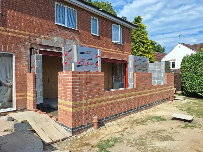 Brickwork and insulation at the corner