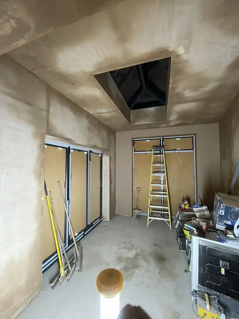 Ceiling plastered around a roof lantern
