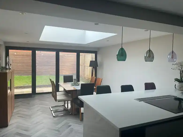 Kitchen with island in a new extension