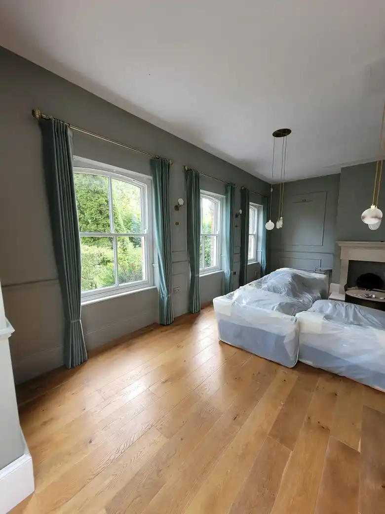 Sitting room with bay window